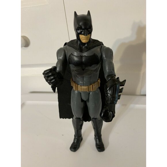 DC Comics‎ Batman 12" Action Figure Toy Bendable With Fabric Cape - Picture 1 of 6